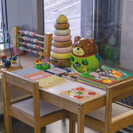 Siisti Kirppis: puisia lasten leluja ja pelejä second-hand valikoimassa.